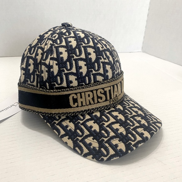 Accessories - Absolutely gorgeous Baseball Cap 🧢✨
